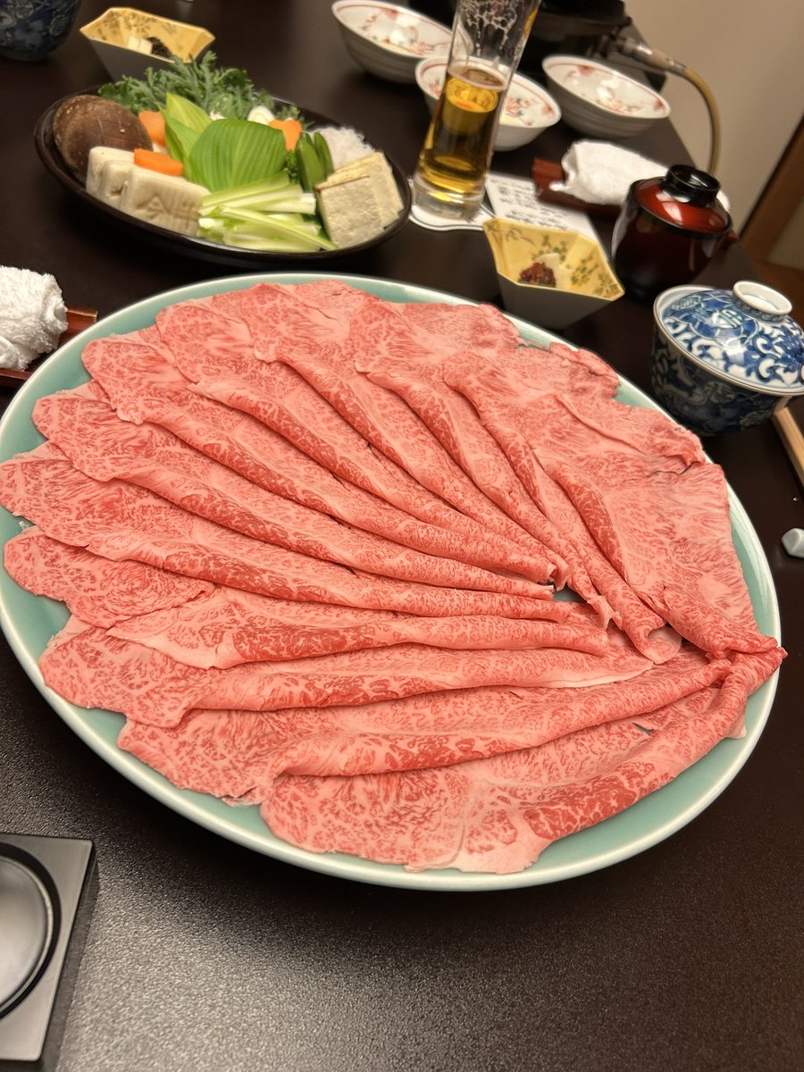 ishisho68's tweet photo. 創業5期目にして、初のクォーター営業目標達成。
目標が高すぎるが故にどこか未達癖がついてしまっていた全社の雰囲気を変えるきっかけを作ることができた。

これを続け、期を通じて会社を勝たせられる人財に必ずなる。

息つく暇なく、明日から2Q開始！！
明日からも頑張るぞ！！！

#お祝い今半 https://t.co/nCiNsZ2ZP3