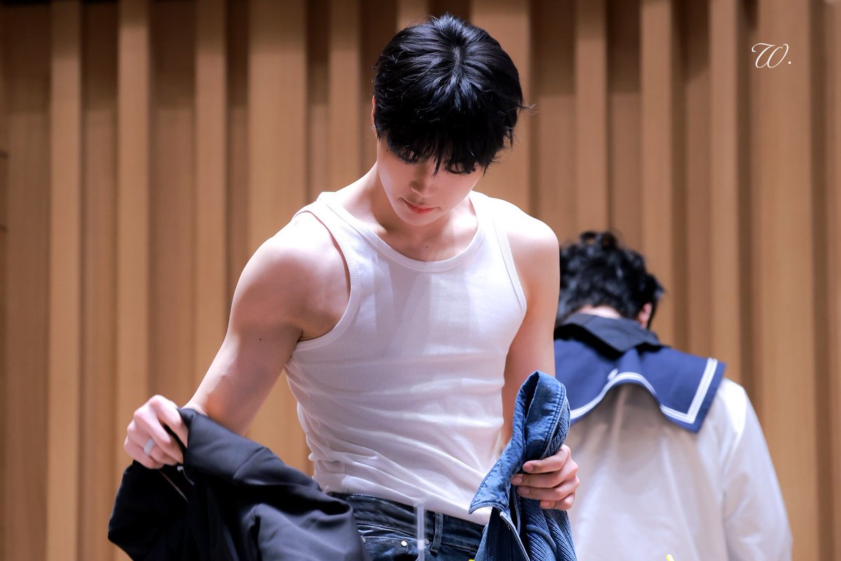 w_gw_0110's tweet photo. 250323 🫨🫠

#박건욱 #PARKGUNWOOK #パクゴヌク #제로베이스원 #ZEROBASEONE #ZB1 https://t.co/0TvNA6Tb0w