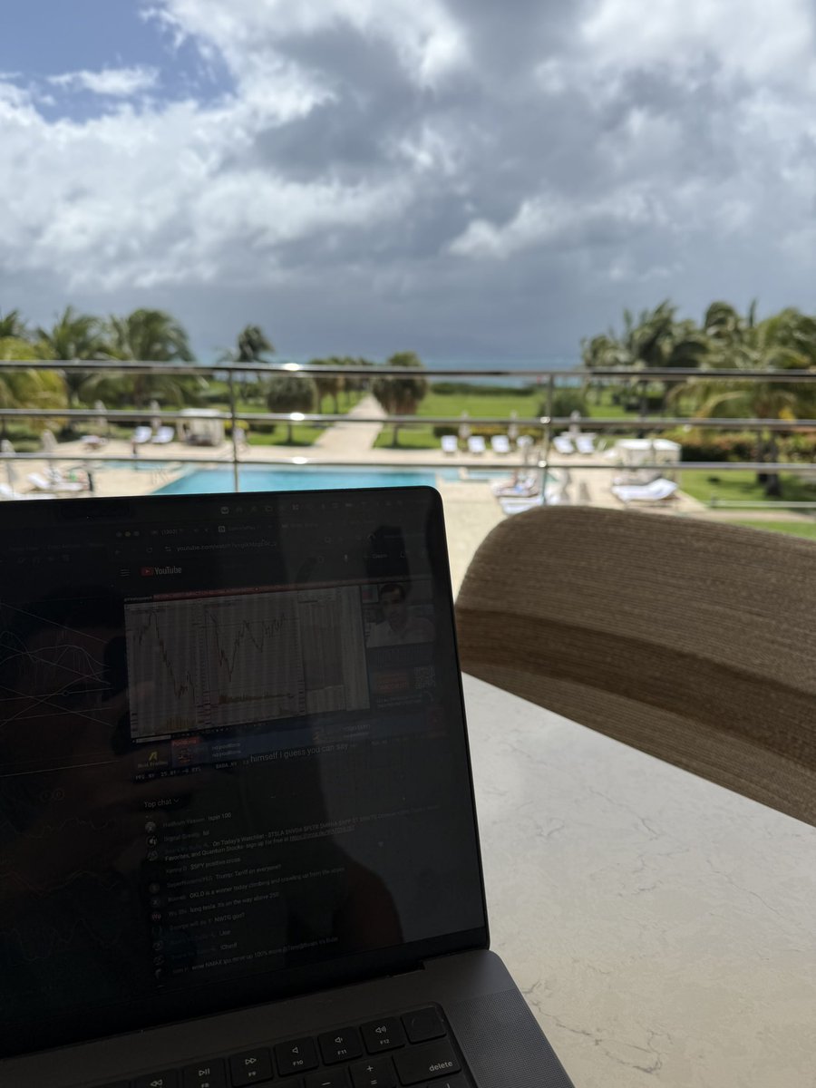 RevBoostJr's tweet image. Couple of quick trades on vacation. Watching the @traderTVLIVE crew do their thing. Can’t beat this setup!