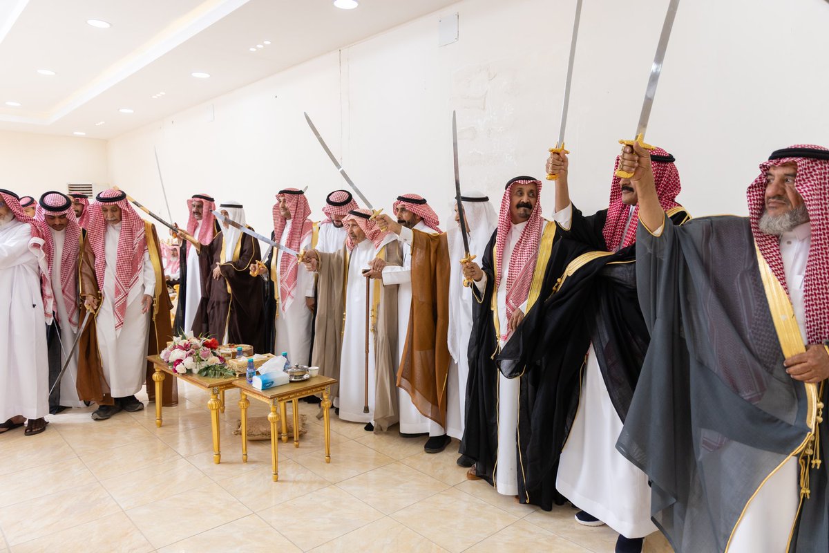 بمناسبة عيد الفطر المبارك ، نظّمت جمعية التنمية الأهلية بالهمجة حفل معايدة للأهالي مساء أول أيام العيد ، في أجواء مليئة بالفرح والمودة .