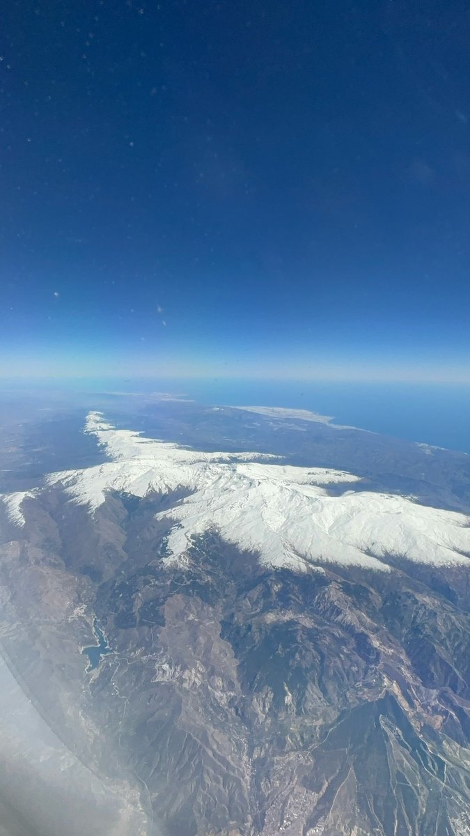 <a href="/websierranevada/">Sierra Nevada</a>  hoy a vista de pájaro, con el mar y los invernaderos al fondo. Impresionante.