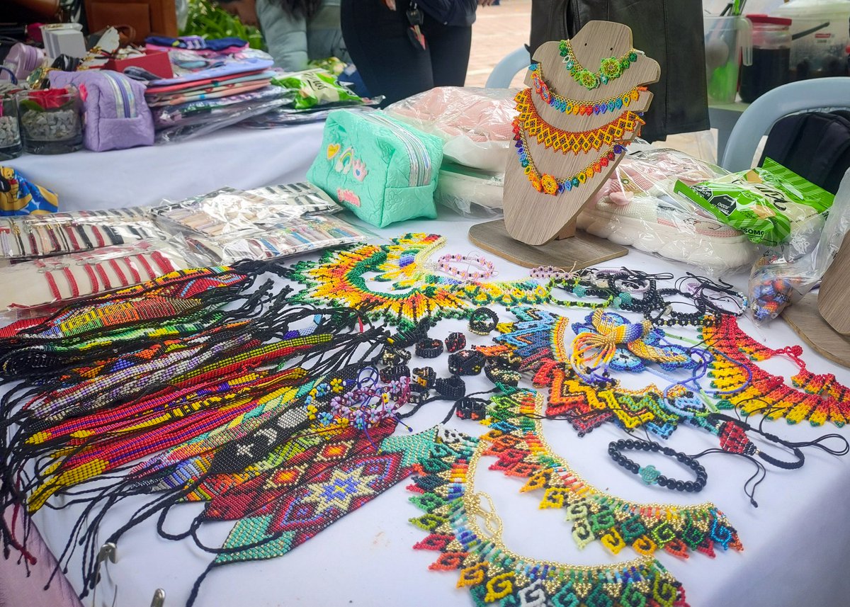 JuventudPasto's tweet photo. 3️⃣ Nos emociona ver cómo el emprendimiento sigue creciendo en nuestro municipio y cómo el compromiso de la fundación Karigüa hace posible encuentros tan inspiradores como este. https://t.co/dqeqSpfcDu