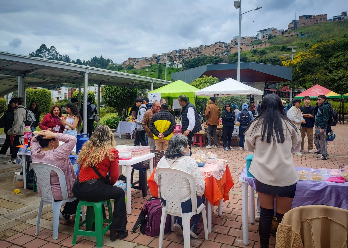 JuventudPasto's tweet photo. 3️⃣ Nos emociona ver cómo el emprendimiento sigue creciendo en nuestro municipio y cómo el compromiso de la fundación Karigüa hace posible encuentros tan inspiradores como este. https://t.co/dqeqSpfcDu