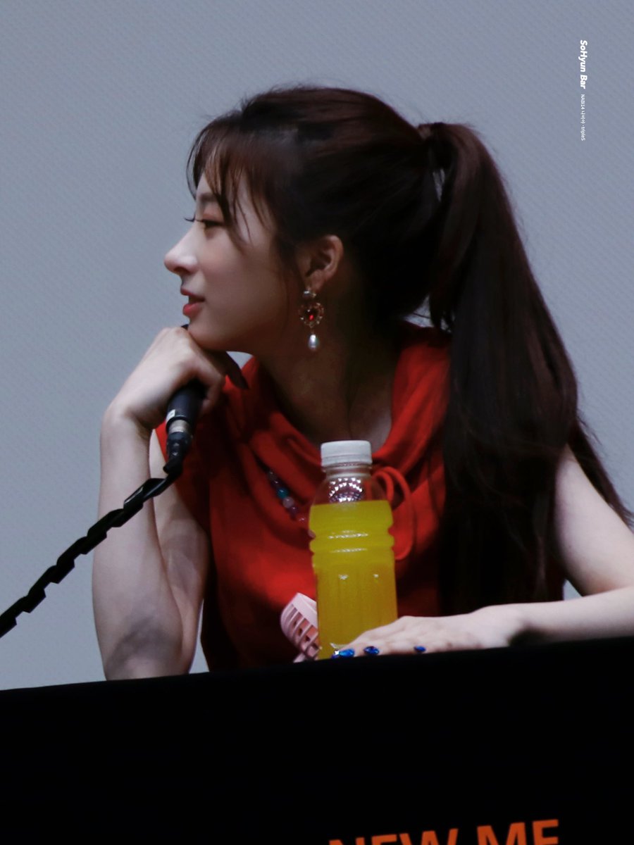 SohyunNABI14's tweet image. 🚀👊

#AprilFoolsDay #만우절
#RocketPunch #로켓펀치 
#YunKyoung #윤경