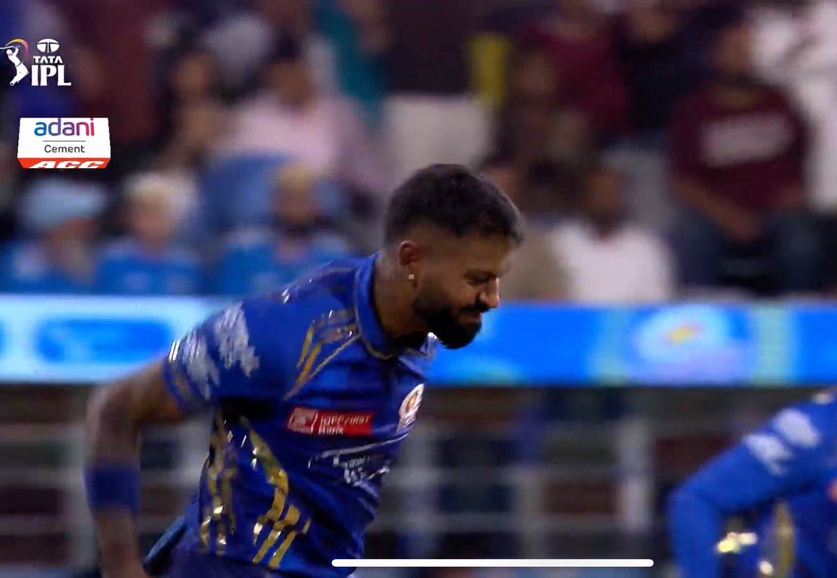 MIPaltanFamily's tweet photo. Iconic running celebrations by Mumbai Indians captain 😭🔥

#MIvKKR #MIvsKKR https://t.co/1nXXcTgjo8