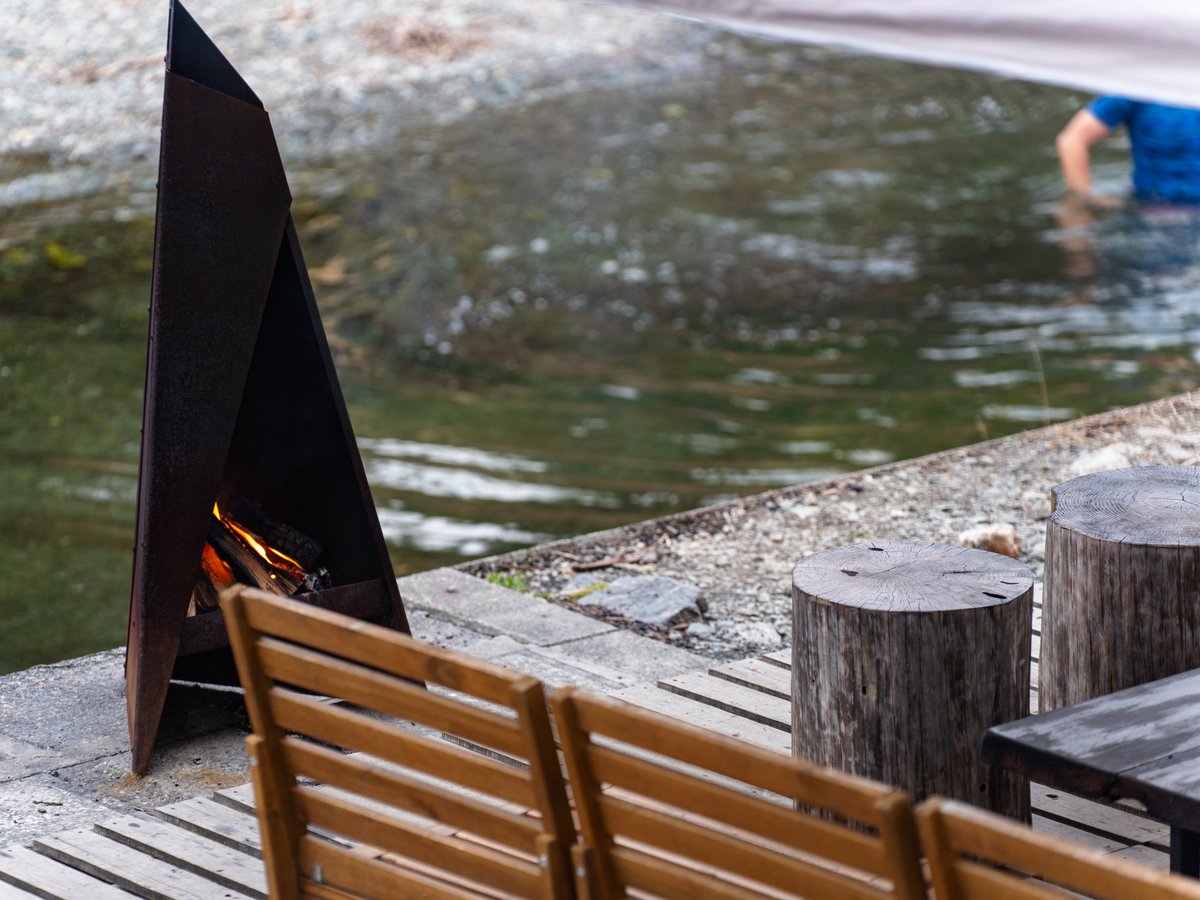 bax_oh's tweet image. STAFFさんの写真サービス..
ひょいひょいと１，２枚撮って、その場でテントの下で印刷してプレゼントしてくれて...

とても上手くてびっくり...

#サウナ #outdoors #COMORIVER