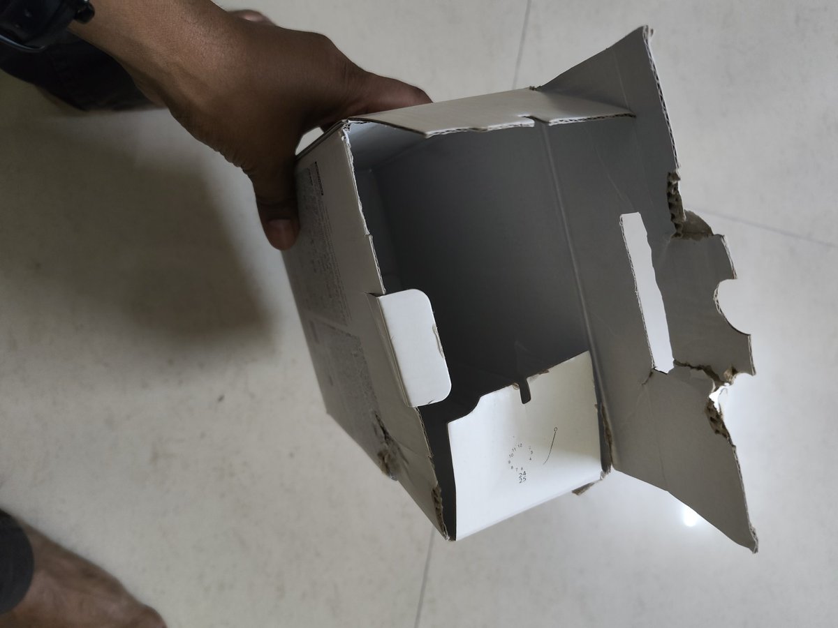 Rahul020691's tweet photo. @Decathlon wanted to purchase AB roller, visited LULU Rajaji Nagar, Bangalore, IN. All boxes were torn. So your personnel suggested ordering online from Decathlon. Got the package today. Hands down the pathetic. Store package was better. Utterly disappointed! Order Id-2430684505 https://t.co/CIfFThQs3E