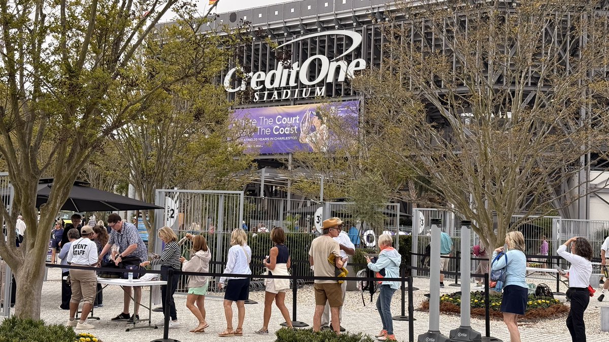 The Charleston Open has for 3 years in a row won the best WTA 500 level tournament. Ground Pass is on-site to find out why. 🎾
Follow along for sights from the tournament, player interviews and tips and tricks for attending. 
#CharlestonOpen