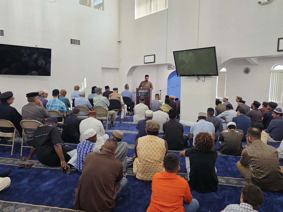 MiamiIslam's tweet image. Eid Mubarak to all!
May Allah bless everyone at the end of the Blessed month of Ramadan and permit us to continue on the path of spiritual purification.  @TrueIslamUSA