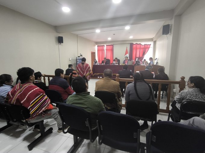 RedMuqui's tweet photo. 📢 #AHORA| Se realiza 2da audiencia de apelación contra los 11 defensores ambientales de #Cotabambas sentenciados injustamente por ejercer su derecho a la protesta en defensa de su territorio.
#LibertadParaLosDefensores #JusticiaParaDefensores https://t.co/2nT9dpkDj5
