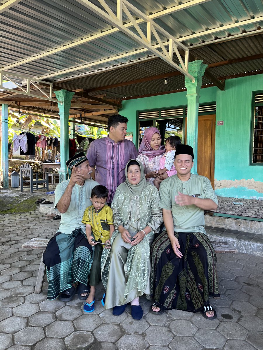 ivanfsetiawan's tweet photo. Selamat hari raya 🙏 https://t.co/qrCvfS9eR3
