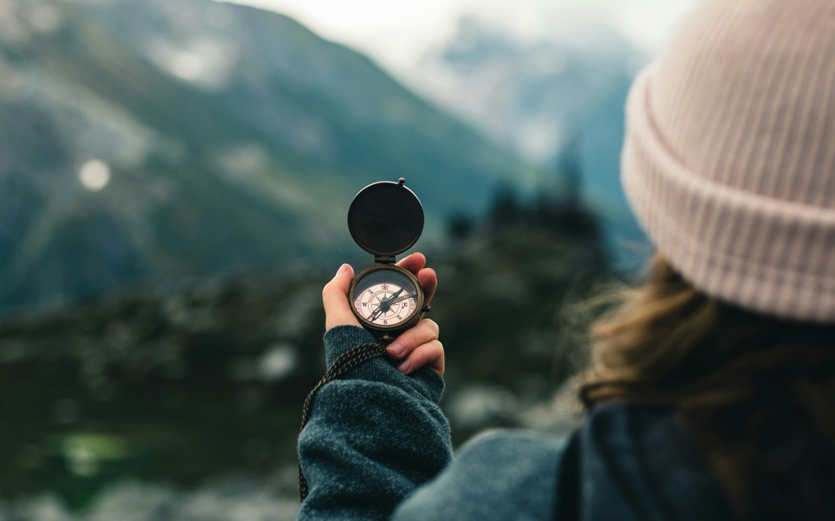 #HelpfulApps. Confused about correcting for magnetic declination? <a href="/NOAA/">NOAA</a>'s new app "Correct My Compass" can help. Check it out with other magnetic field calculators at spr.ly/6014Qe8m2