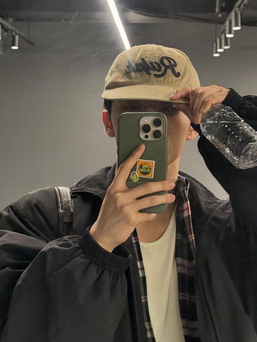LMKFEED's tweet photo. #frankoceanselcaday 

👋🏼👋🏼👋🏼 https://t.co/PQAAE0liCN