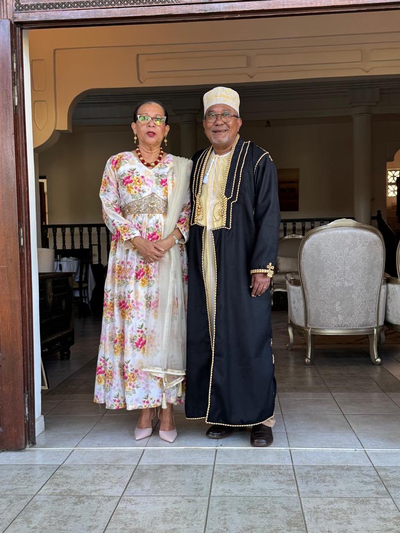 Eid Mubarak !   
A tous les comoriens d’ici et d’ailleurs et toute la ummat!