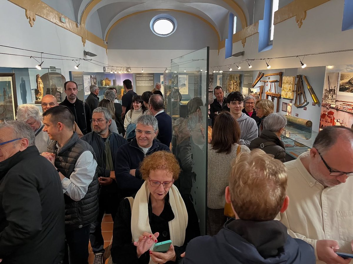 🏛Inaugurada a <a href="/MuseuArenysMar/">Museu Arenys de Mar</a> "Els moviments i accions de lluita antifranquista" que ret homenatge a #FèlixCucurullTey.
Amb assistència de Jordi Font <a href="/catmemoria/">Memorial Democràtic</a>; l'alcalde <a href="/AjArenys/">Aj. Arenys de Mar</a> Estanis Fors; Aurèlia Cabot <a href="/patcdiba/">Oficina de Patrimoni Cultural-Diputació Barcelona</a> i membres de la família.
👉Més a bit.ly/4cgvKLd