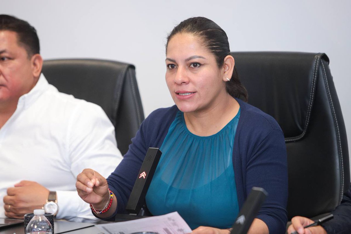 Esta mañana durante el pase de lista, exhorté al personal que conforma la <a href="/SSPPCSnAndresCH/">SSPPC San Andrés Cholula</a> a desempeñarse con vocación de servicio y honor en la misión de garantizar la tranquilidad de las familias.