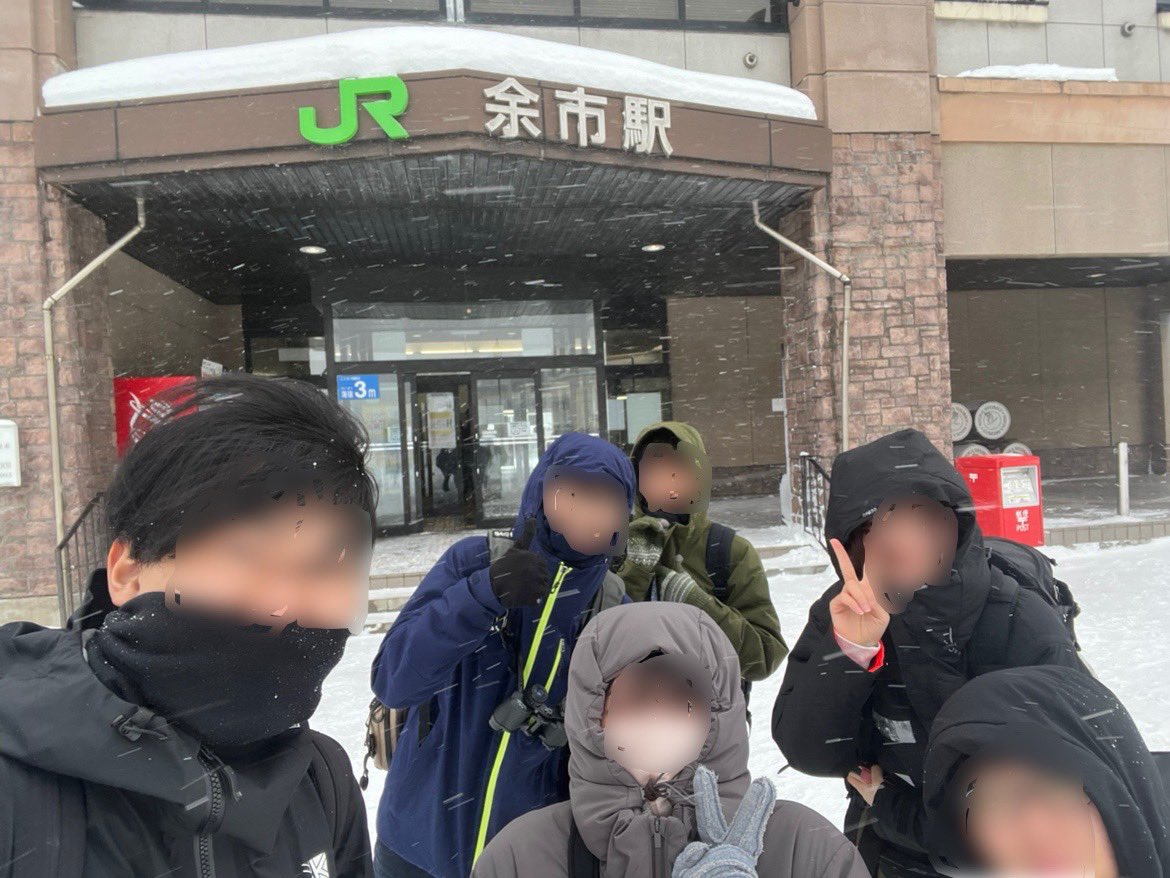 哺乳類班です！
2/4〜2/7日にかけて北海道で合宿を行いました！今回は野生の海獣類を目的に探索を行いましたが、2日目にして野生の「トド」を観察する事が出来ました！大きな寒波により当初の予定通りにいかずハプニングもありましたが、北海道らしさに富んだ合宿になりました！