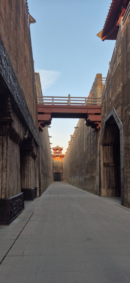 문닫으면서 나와서 아무도 없을 때 찍을 수 있었다 근데 여기 드라마에 나오면 결코 좋은 장면이 아니었던 ㅠㅠㅠㅠㅠ 예) 장안락 10회에서 소승후...