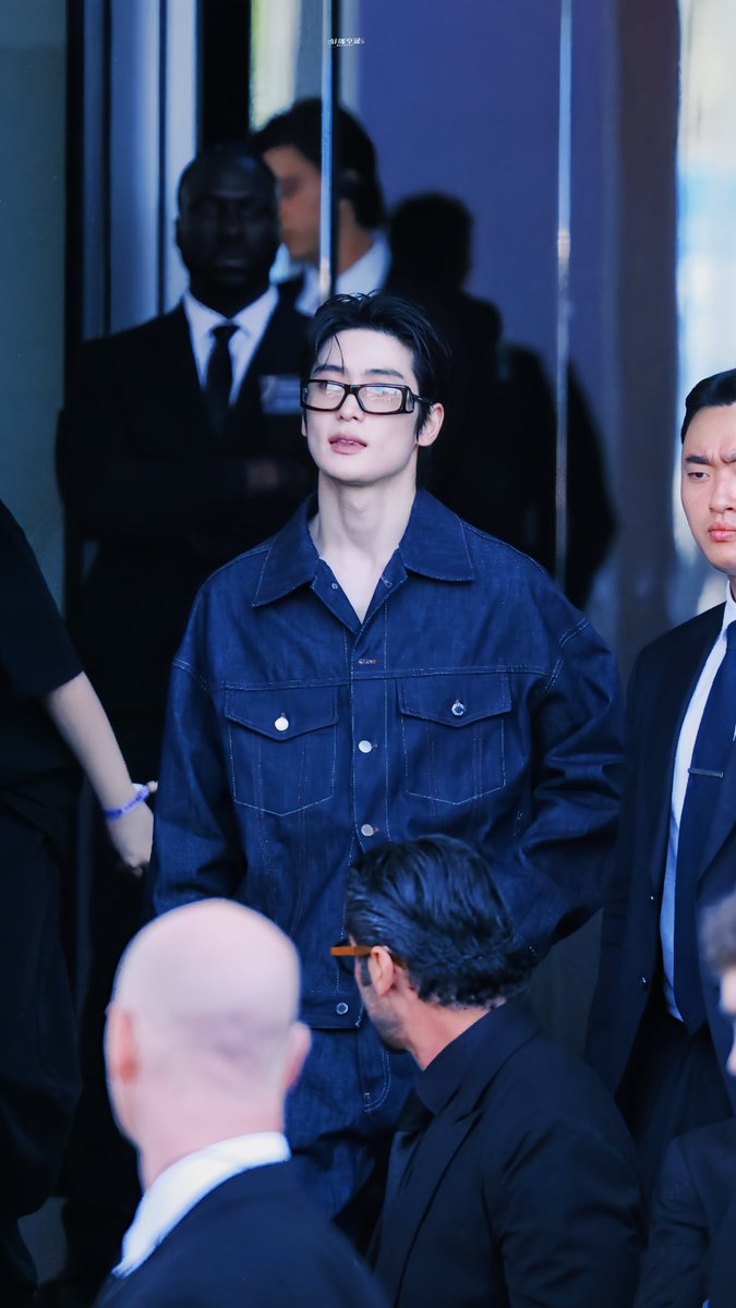 prada jaehyun🫳🏻

#AprilFoolsDay 
#JAEHYUN #재현