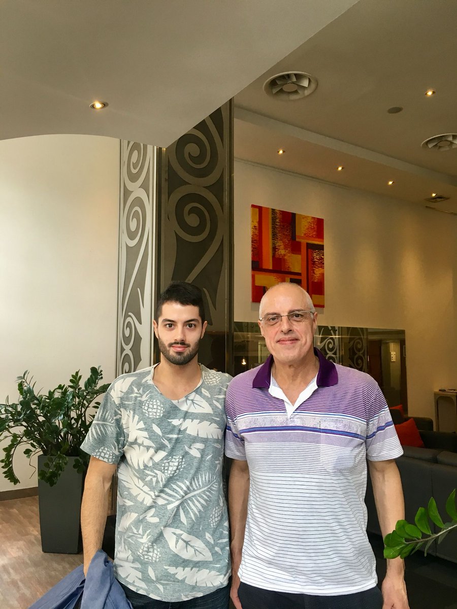 ajEdu (@ajedu4) on Twitter photo Desde Azkoitia Gipuzkoa 🇪🇸 el presidente y director de #EXPOCHESS <a href="/DavidS1erra/">David Sierra </a> y <a href="/On_Kijote/">JOSE M. SIERRA</a> nos 📤 envían 📥 el video 📹 ¿El Ajedrez Mejora el Estudio Escolar?, de su X Aniversario. Contestó <a href="/leontxogarcia/">Leontxo García</a>.
👀Míralo 👉 🔗ajedu.blogspot.com/p/efemerides.h…
#ajEdu4
<a href="/peremarques/">Pere Marques</a> Desde Azkoitia Gipuzkoa 🇪🇸 el presidente y director de #EXPOCHESS <a href="/DavidS1erra/">David Sierra </a> y <a href="/On_Kijote/">JOSE M. SIERRA</a> nos 📤 envían 📥 el video 📹 ¿El Ajedrez Mejora el Estudio Escolar?, de su X Aniversario. Contestó <a href="/leontxogarcia/">Leontxo García</a>.
👀Míralo 👉 🔗ajedu.blogspot.com/p/efemerides.h…
#ajEdu4
<a href="/peremarques/">Pere Marques</a>