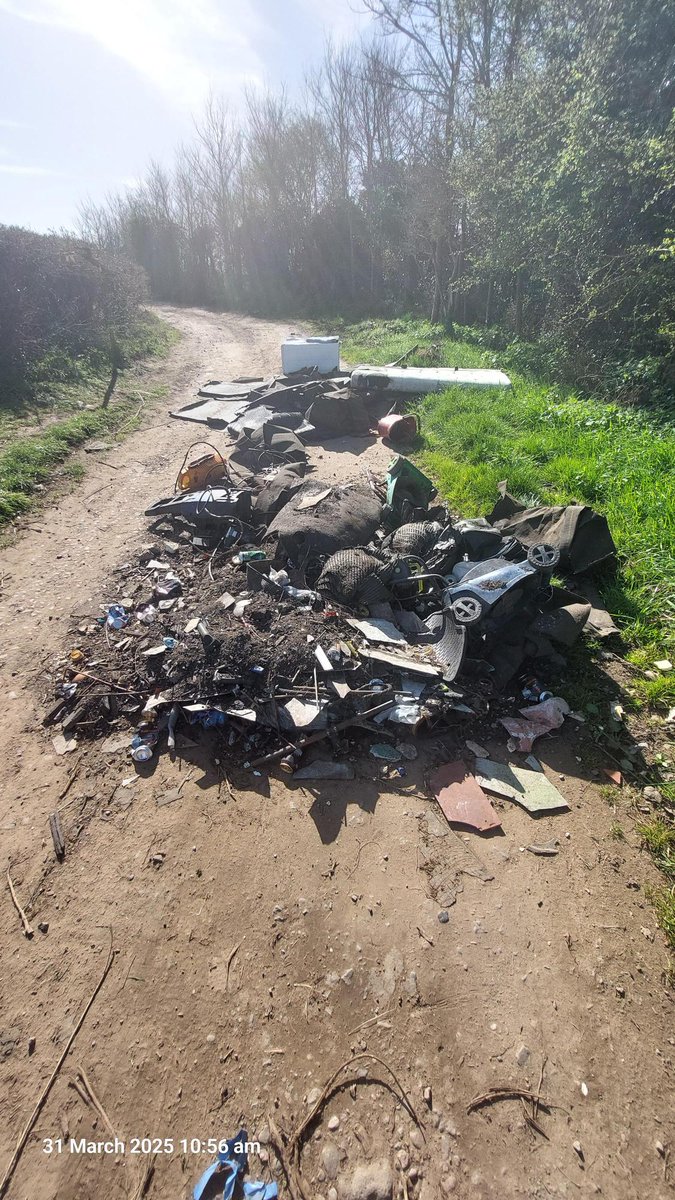 Can you help?

Council officers are appealing for information after this fly-tip (pictured) was discovered in Mill Lane, Earl Shilton.

It's believed the fly-tip happened between Friday 28 March and Monday 31 March. (1/2)