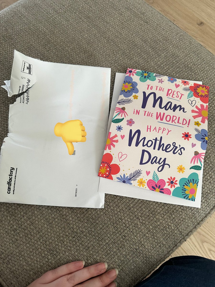 kkvtie's tweet photo. the hell am i meant to do with this? delivered late and bent as hell @cardfactoryplc @RoyalMailHelp https://t.co/kmxUUyyBqD