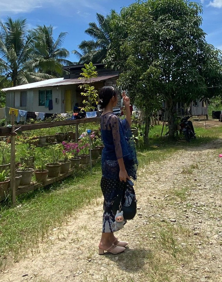 rewnsjun232's tweet photo. NI JE SEMPAT AMBIL GMBR OOTD TDI..PAPE PUN.SHRMZB EVERYONE..IF SAYA ADA BUAT SALAH..SAYA MINTA MAAF TAU.0-0 HEHE

#OOTD #NavyBlueTeam
#raya2025 https://t.co/V6q0xyVPbV