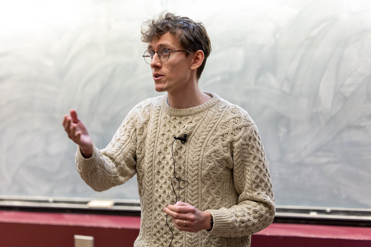 💭 Big ideas, 3 minutes! ⏳You won’t want to miss Andy Van Domelen from Biochemistry and Medical Genetics on the #3MT stage! 🎤 #UManitoba #UMGradStudies
news.umanitoba.ca/2025-3mt-final…