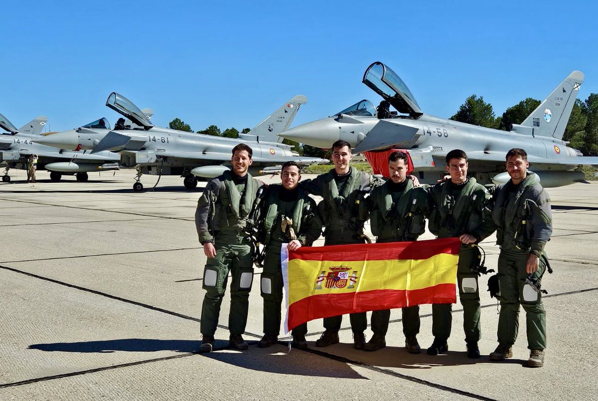 ala14_ea's tweet image. ✈️ Hoy han regresado a Albacete 6 de nuestros Eurofighter, con 6 de nuestros compañeros a los mandos. 

🇷🇴 Han volado desde Constanza, Rumanía, donde han permanecido más de 4 meses formando parte del destacamento Paznic, para cumplir con la misión “Enhanced Air Policing” (eAP-67)