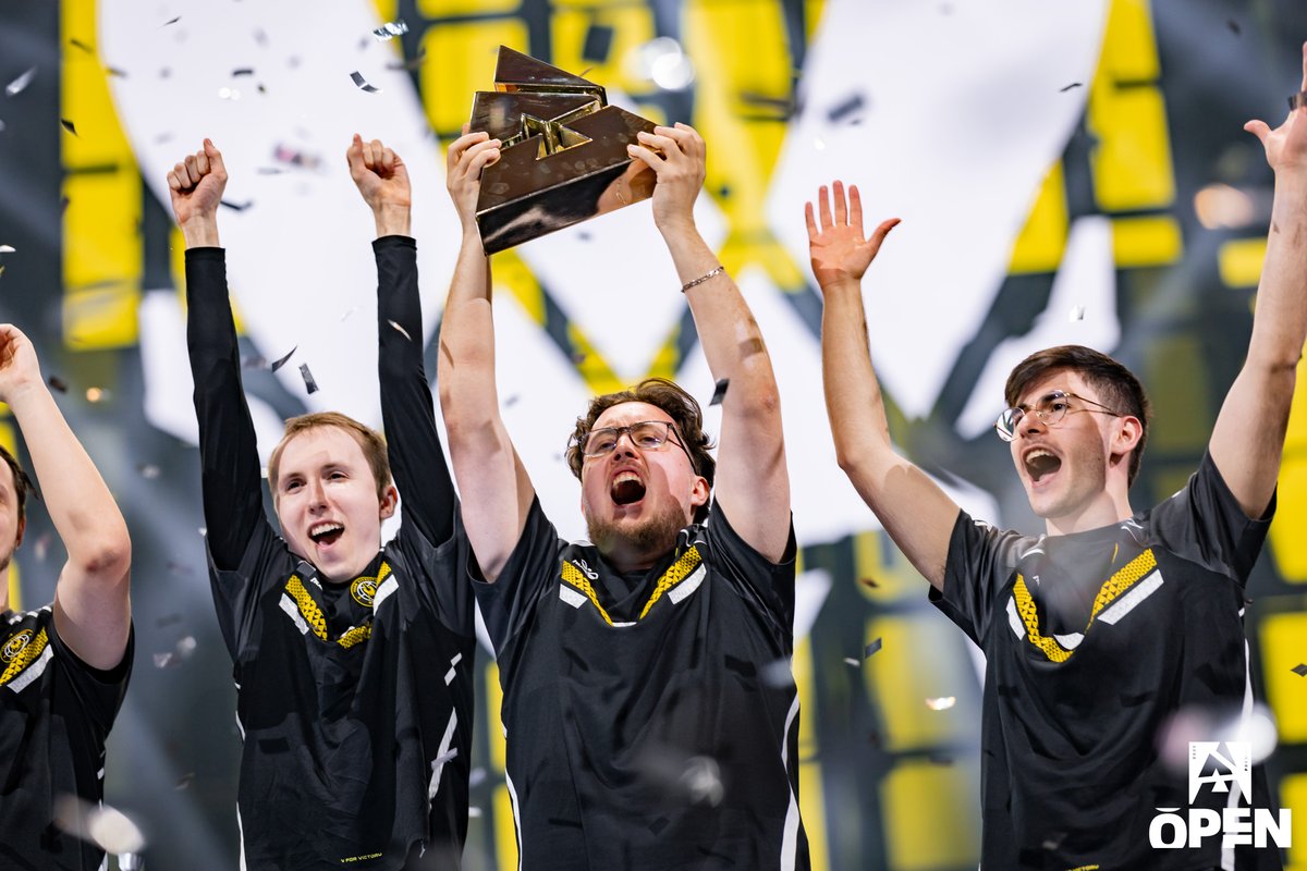 3ème victoire de 2025 !! Tellement fier de notre perf à Lisbonne, ça fait plaisir. Un peu de repos avant de se retrouver à Melbourne ❤️