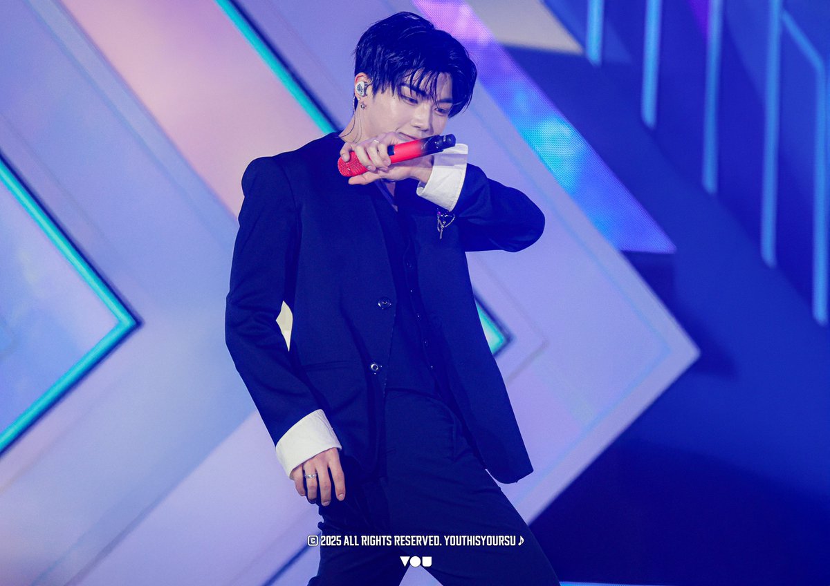 YOUTHISYOURSU's tweet photo. 250222 디어워즈 

#박건욱 #PARKGUNWOOK #パクゴヌク 
#제로베이스원 #ZEROBASEONE #ゼベワン #만우절 #AprilFoolsDay https://t.co/FOzRiRIdzW