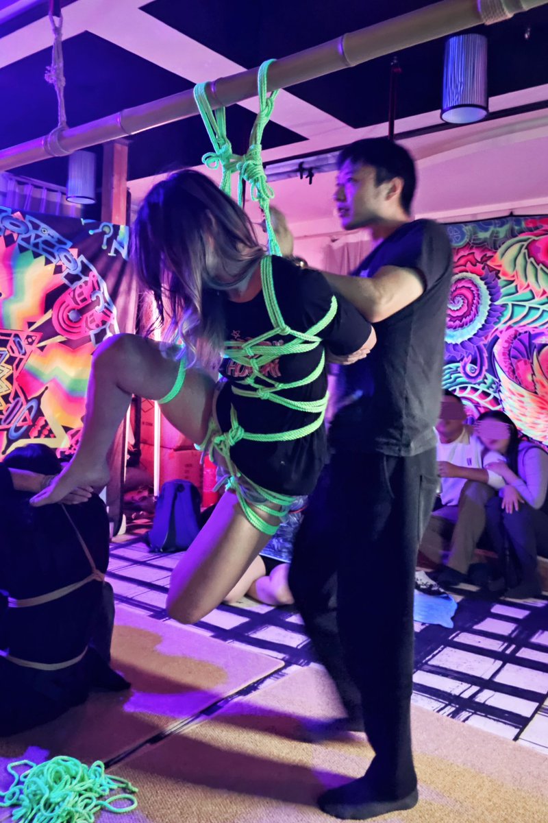 绑绑碎片
Shibari: <a href="/ShibariLeo/">Leo-SHIBARI</a>