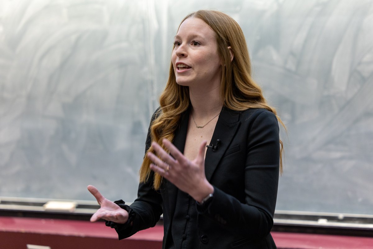 👀 Eyes on Taylor Orchard from Human Anatomy and Cell Science as she shares her research at the #3MT finals tomorrow at the final competition! 🎤#UMGradStudies #UManitoba 

news.umanitoba.ca/2025-3mt-final…