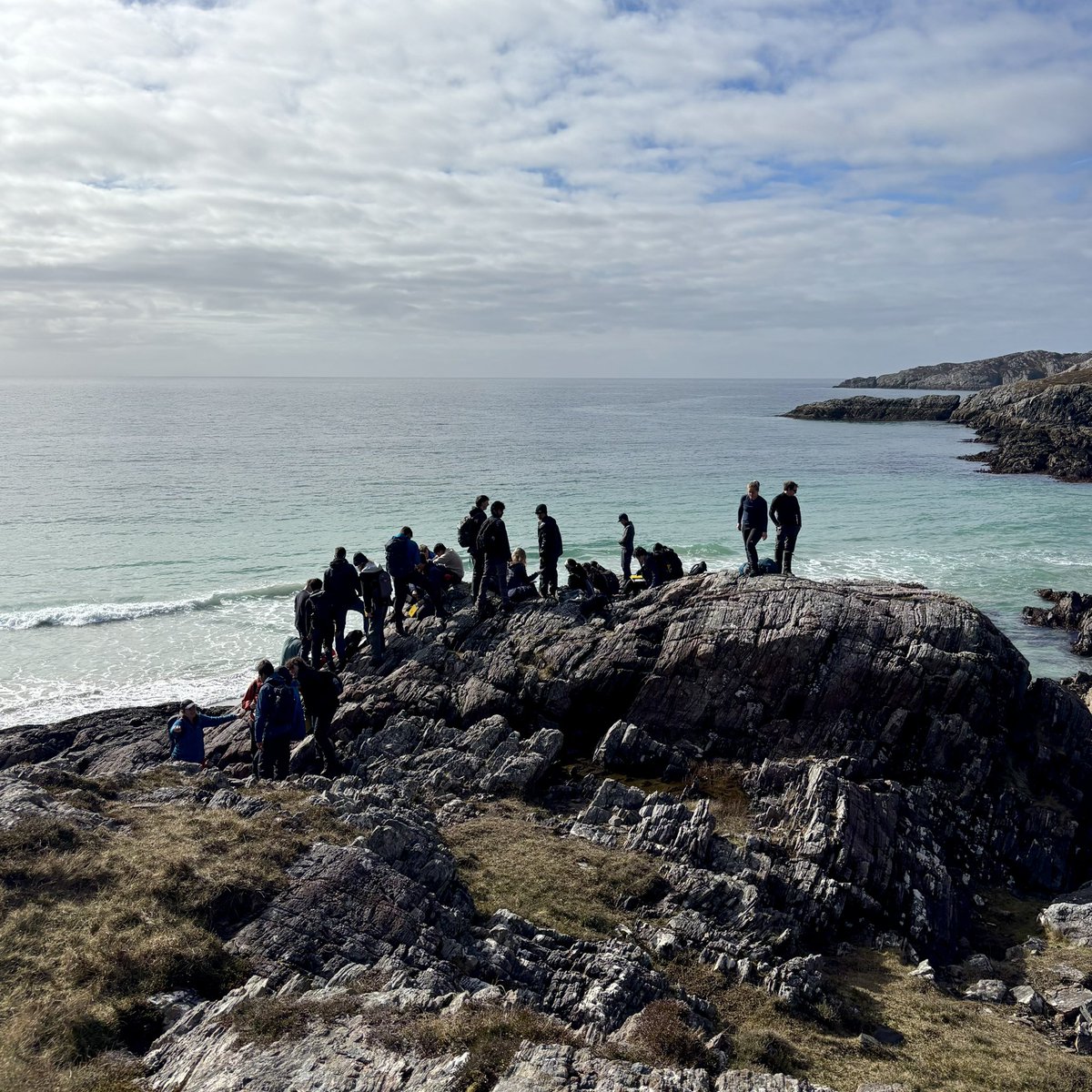 Catherine Baldwin 🏴 (@catearthsci) on Twitter photo Back in the Highlands for <a href="/OxUniEarthSci/">Oxford Earth Sciences</a>‘s #Assynt field trip - iconic rocks, some gaps in the rain, and a good crew - what more could you need! <a href="/TinySpaceMagnet/">Claire Nichols</a> <a href="/richardmpalin/">Richard Palin</a> Back in the Highlands for <a href="/OxUniEarthSci/">Oxford Earth Sciences</a>‘s #Assynt field trip - iconic rocks, some gaps in the rain, and a good crew - what more could you need! <a href="/TinySpaceMagnet/">Claire Nichols</a> <a href="/richardmpalin/">Richard Palin</a>