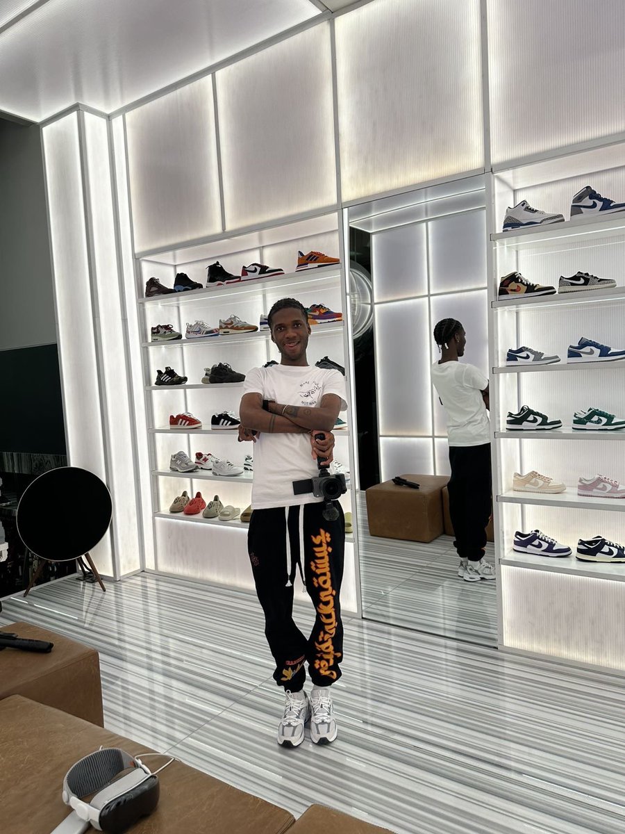 strangerstdku's tweet image. STRANGERS TDKU SWEATPANTS 

COLOR : BLACK