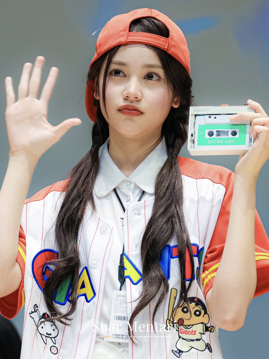 amlified's tweet photo. Carmen on other idols fansites in honor of april fools day—Ongoing thread🌴 https://t.co/RQRV8LzLLk