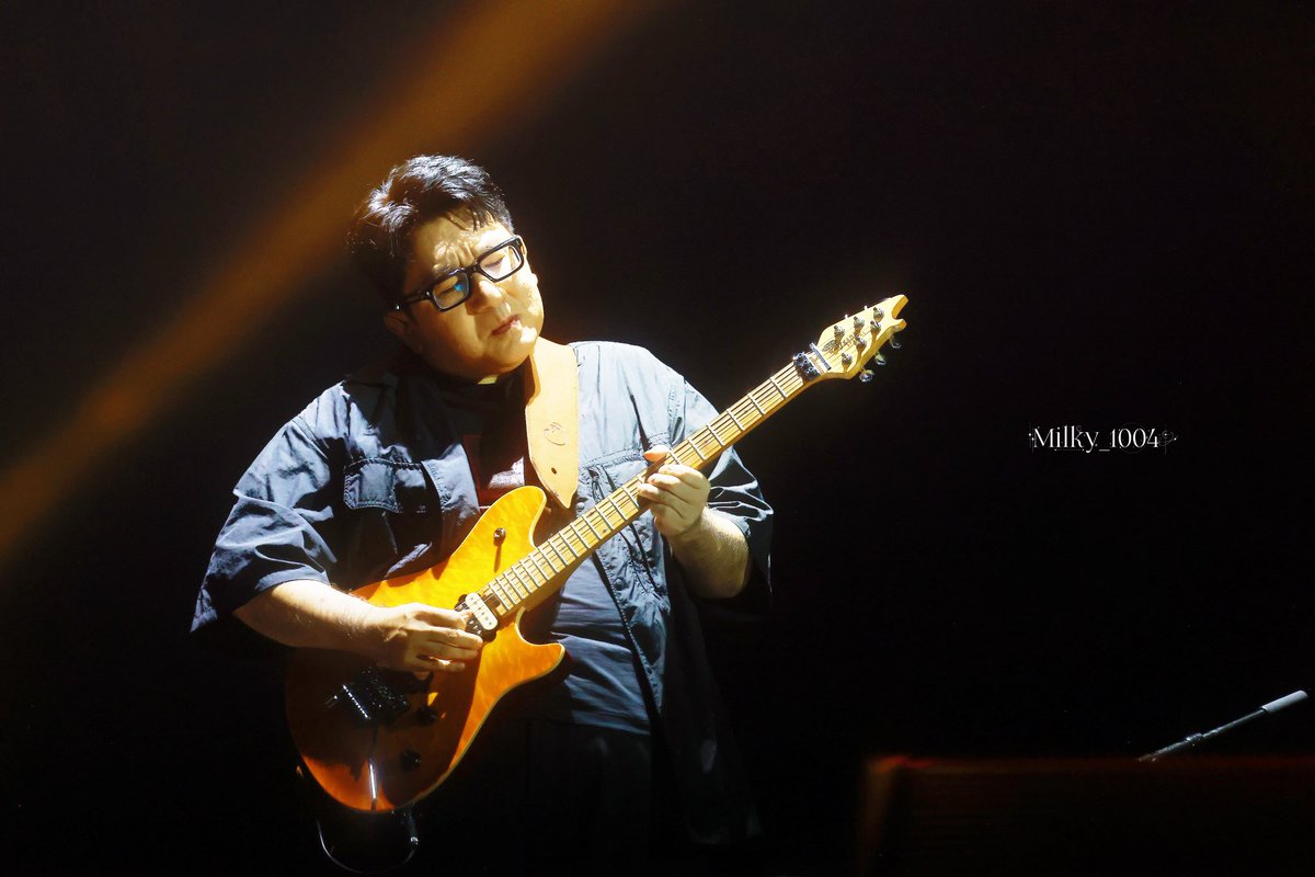 Milky_1004JH's tweet photo. #AprilFoolsDay
🎸🎸🎸
#방시혁 #HYBE #HitmanBang https://t.co/5kNbiaForx