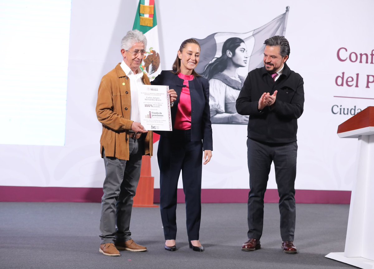 zoerobledo's tweet photo. Hoy, en la #MañaneraDelPueblo, con la presidenta @Claudiashein, informamos sobre los avances del Fondo de Pensiones para el Bienestar.

Gracias a este Fondo, 3 mil 060 personas trabajadoras han recibido un complemento a su pensión para recibir hasta el 100% del salario que recibían en su último año laboral.💰

🪪 Con el Fondo, hemos dado un paso firme para recuperar un retiro justo y con beneficios reales para las y los trabajadores.