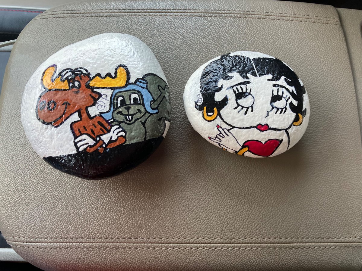 pier_michelle's tweet photo. @Jacksepticeye Not professional but as a hobby I paint rocks and stuff. https://t.co/ayTCaUTEFA