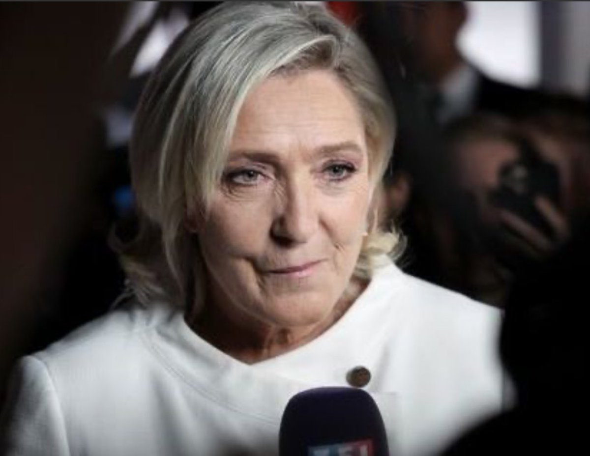 -Ils ont laissé entrer les blacks blocs dans les manifestations des gilets jaunes pour faire partir les braves gens et laisser l’extrême gauche décrédibiliser le mouvement.
VOUS N’AVEZ RIEN DIT !
-Ils ont menti pendant le COVID.
VOUS N’AVEZ RIEN DIT !
-Darmanin accuse les anglais