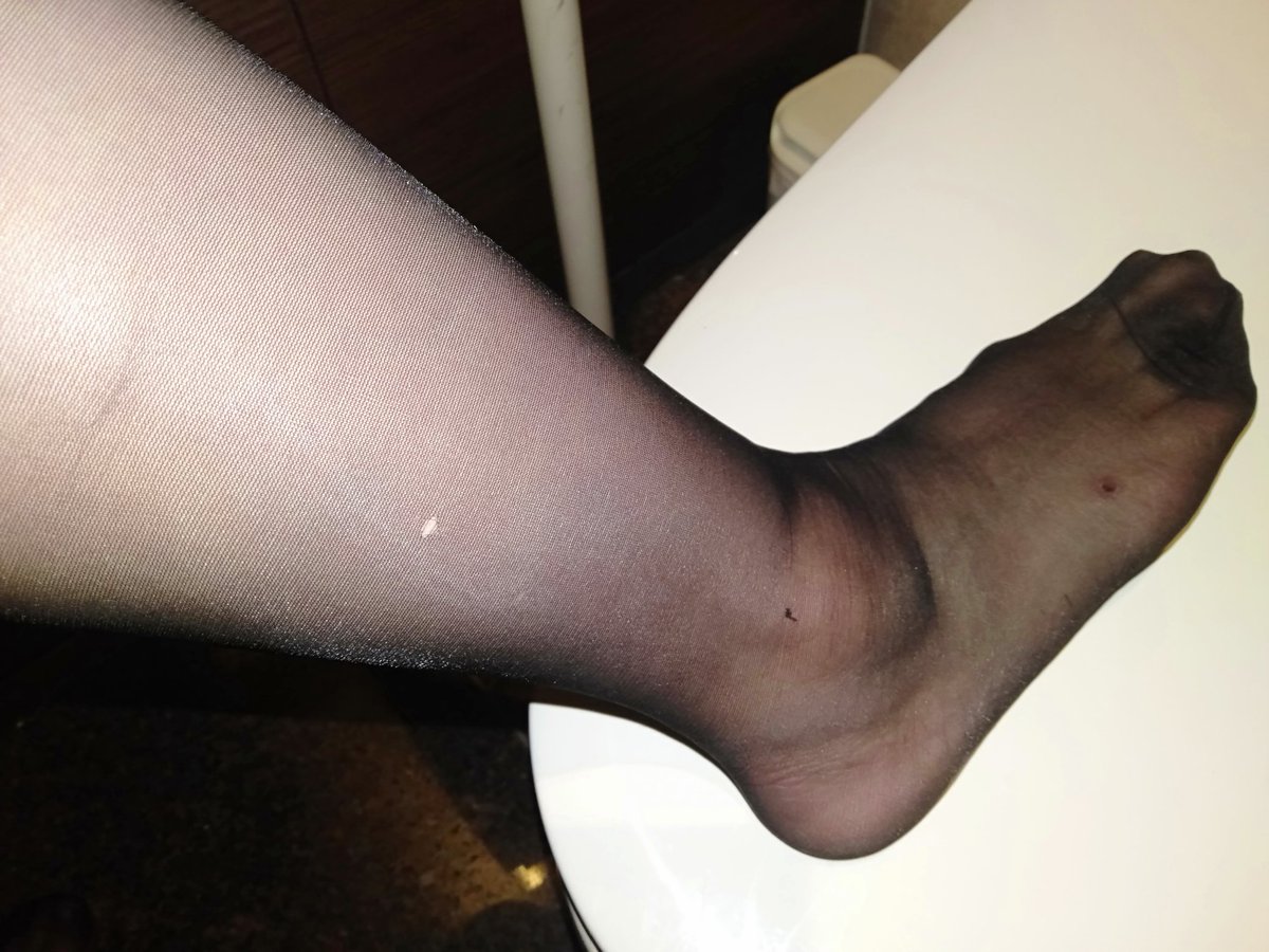 aaa4on's tweet photo. まーーーーだ忙しいのよん🦶✨️ https://t.co/YLnQtUlJpR