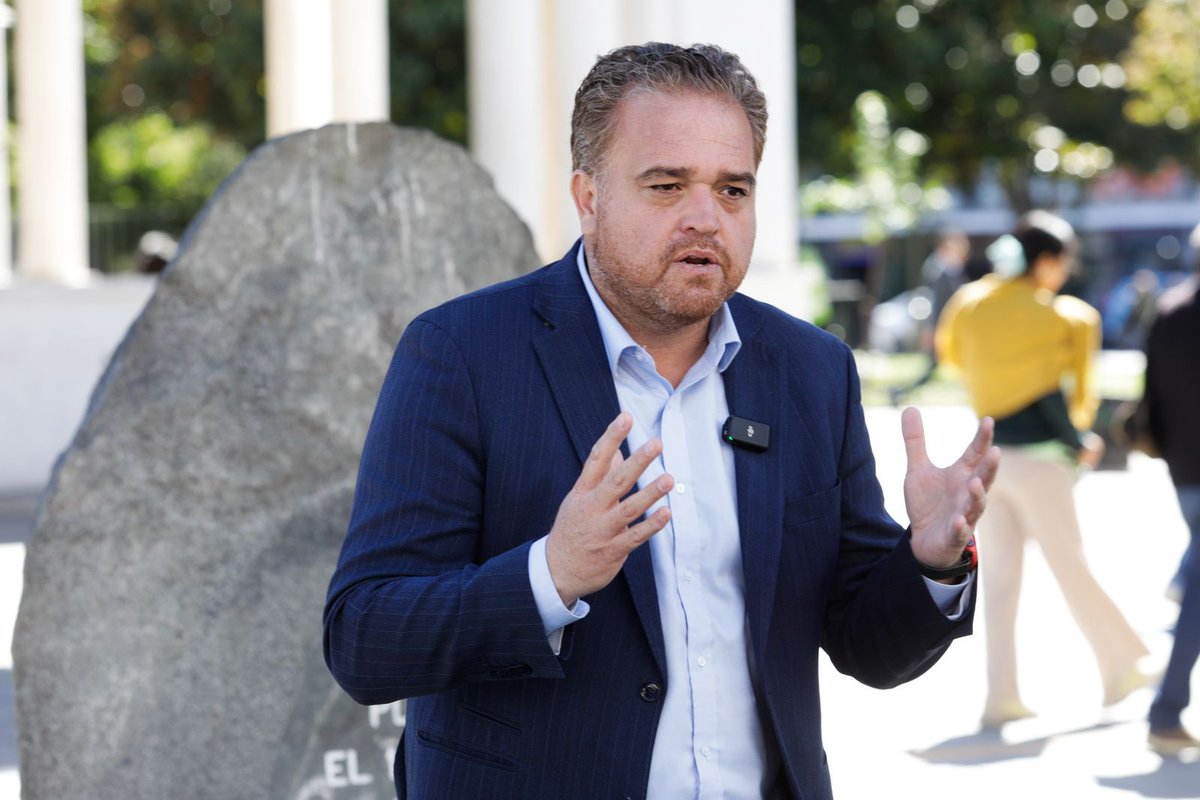 En el Día de las Regiones, el Gobernador Sergio Giacaman anunció, junto al presidente de Corbiobío Martín Zilic, la realización de la “Cumbre de las Regiones 2025”, este 4 y 5 de agosto en el Teatro Biobío. 

Lee más en: gorebiobio.cl/2025/03/31/gob…