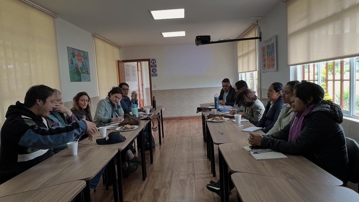 IniciativAndina's tweet photo. Hoy nos reunimos con Groundswell Internacional, Ekorural, INIAP y CIP para fortalecer nuestra colaboración y explorar nuevas oportunidades en la región.

Hablamos sobre agroecología, resiliencia agrícola y visitamos el banco de germoplasma.

¡Seguimos construyendo juntos! 🌱 https://t.co/TY8q5KS8Sj