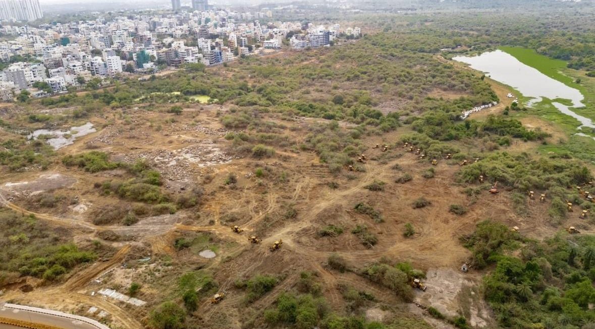 nikamma_a's tweet photo. Every tree cut in Kancha Forest is a life lost. Every silence is a nod to destruction.
Speak up. Stand tall. 
#SaveHCUBiodiversity #SaveHyderabadForest 
@revanth_anumula
@RahulGandhi @INCIndia https://t.co/PWDsTik0t6