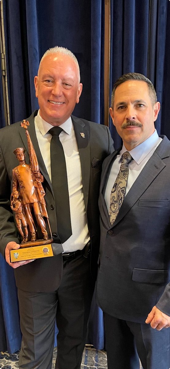 NYPDHighway's tweet photo. Over the weekend Hwy 5 Det Cerbone received the Above and Beyond Award from the Seton Foundation for bringing holiday cheer to the school’s special needs children for the last 12 years and in appreciation of his 41 years of service! Congratulations! https://t.co/2lIIRj9B7t