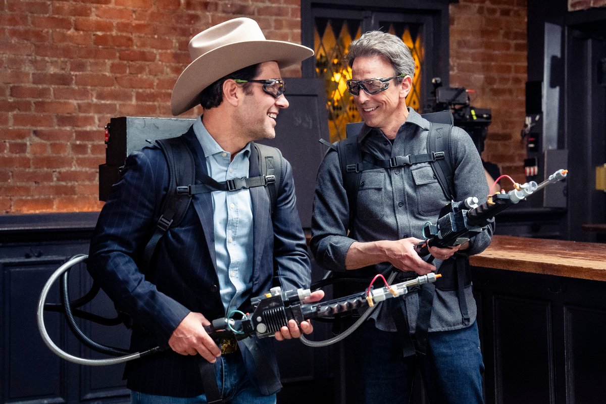 LateNightSeth's tweet photo. Watch @sethmeyers go #DayDrinking with Paul Rudd TOMORROW, Tuesday, April 1st! Cheers! 🍻
📸  @lloydbishop/©NBC https://t.co/8j2YmQm3px