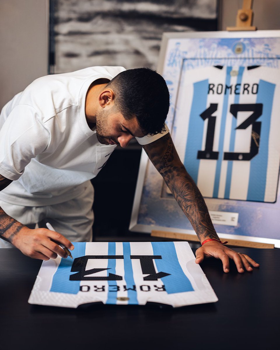 Frame_The_Game's tweet photo. The stars return🫡

With the international break over, Lee Kang-in, Son Heung-min, and Cuti Romero return to their clubs after representing their nations. 

Celebrate the stars with a signed shirt in a frame! 👇
https://t.co/I1Gr0uAy5X https://t.co/X5bwHyJxWT