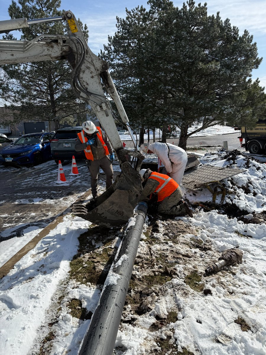 CrosstownFiber's tweet photo. Building resilient #fibernetworks—rain, snow, or shine!
Check out the Thorndale project, where we're fusing casings under roads to ensure long-term reliability. Our team is building a diverse #fiberpath between #datacenters in Elk Grove & Itasca.
#crosstownfiber #fiberoptics https://t.co/1WD1XZnS66