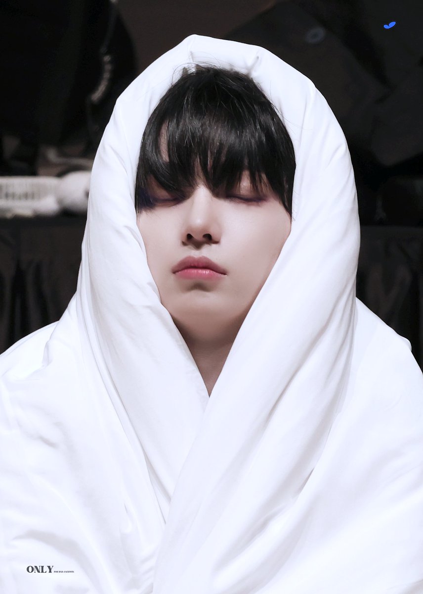 온리 tweet media