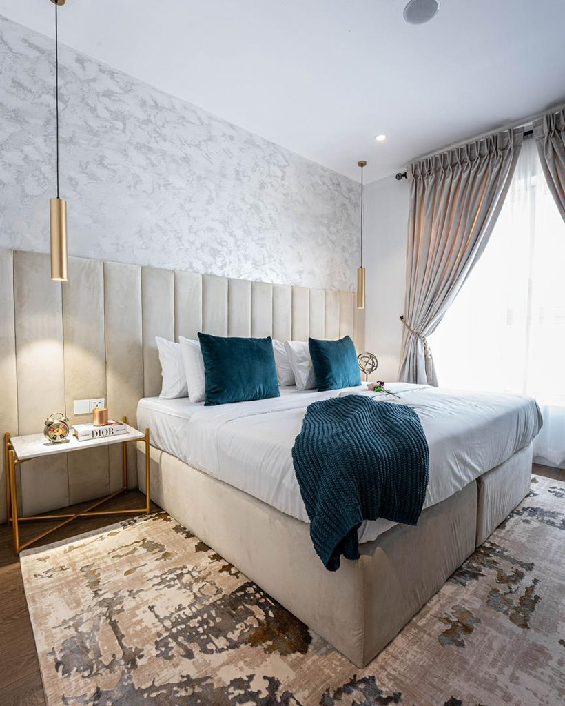 livinglagosng's tweet image. Once you step inside, you’ll never want to leave. Don’t say we didn’t warn you😍😏✨
.
.
.
🛏️ 2 Bed 
🏡 Bluewaters 11F (11th Floor Oceanview)
🇳🇬 Oniru, Lagos.

#LivingLagosGroup #LivingLagosUK #shortletsinlagos #shortletapartment #Airbnb #shortletsng #ExploreHomes #Explorepage